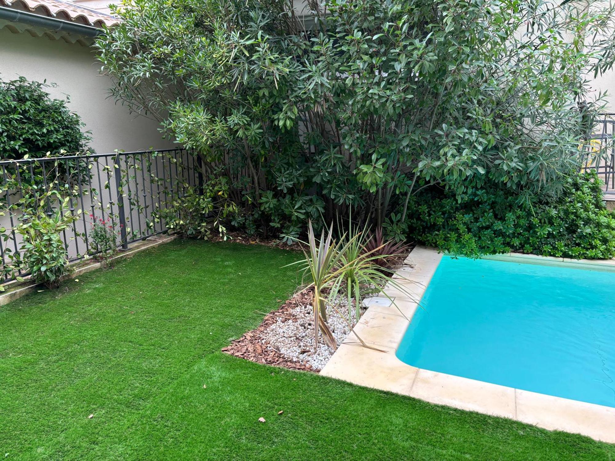 Les Jardins Du Castelas - Piscines, Jardins Et Spas Privatifs 尤尚 外观 照片